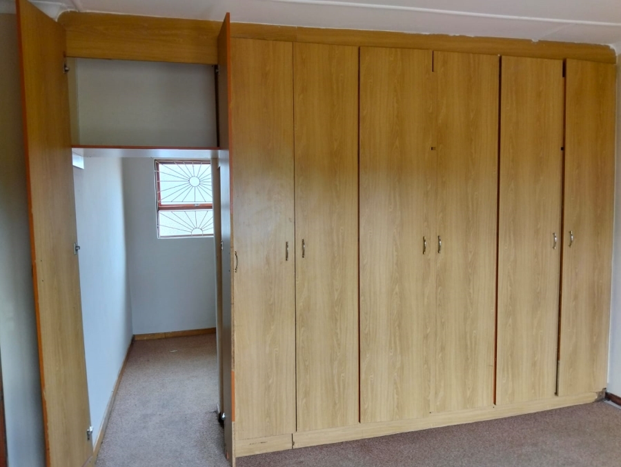 To Let 4 Bedroom Property for Rent in Southernwood Eastern Cape